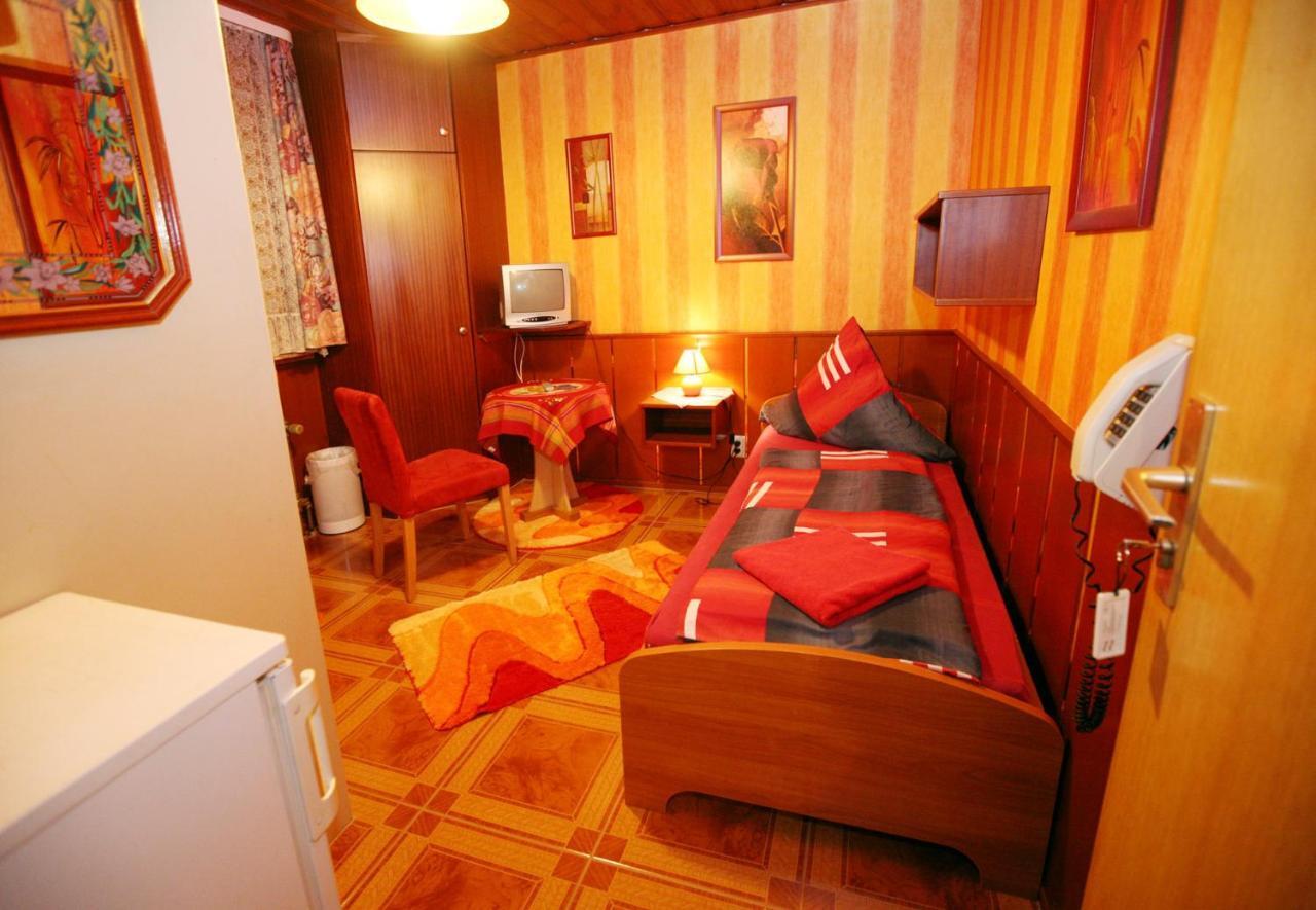 Hotel-Pension Klaer Espira Habitación foto
